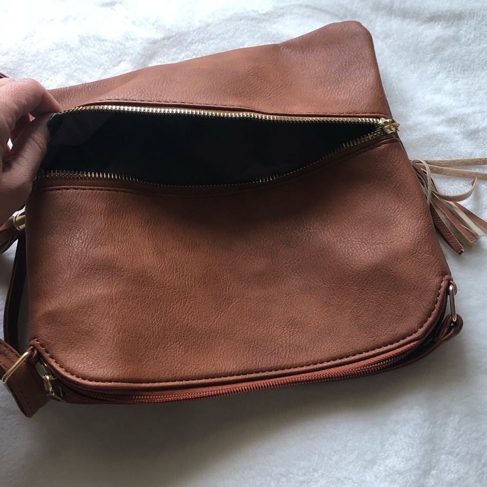 ⭐️ HOST PICK ⭐️ Brown Crossbody with Tassel Accent - Picture 4 of 8